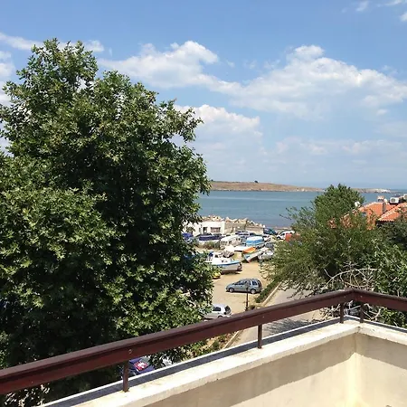 къща за гости весела